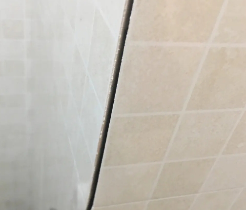 色达瓷砖空鼓维修公司分享阳台瓷砖脱落的修复过程可以分为以下几个步骤